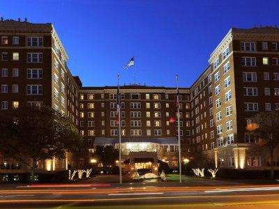 Warwick Melrose Hotel 4*