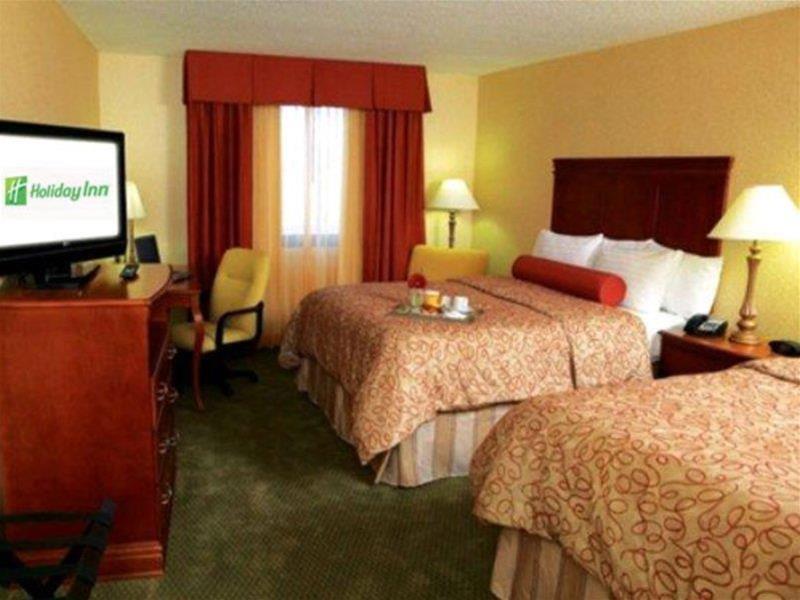 Hotel Express Market Center By Ihg Dallas