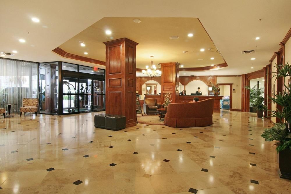 Express Market Center By Ihg Hotel