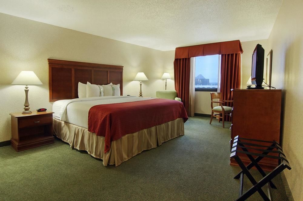 Express Market Center By Ihg Hotel 3*