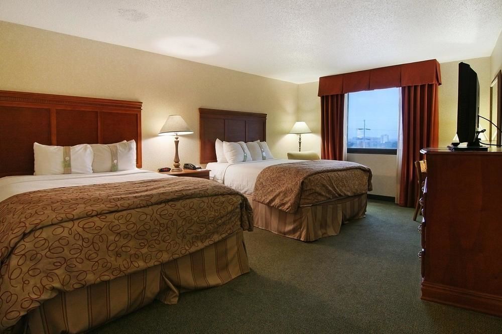 Express Market Center By Ihg Hotel Dallas