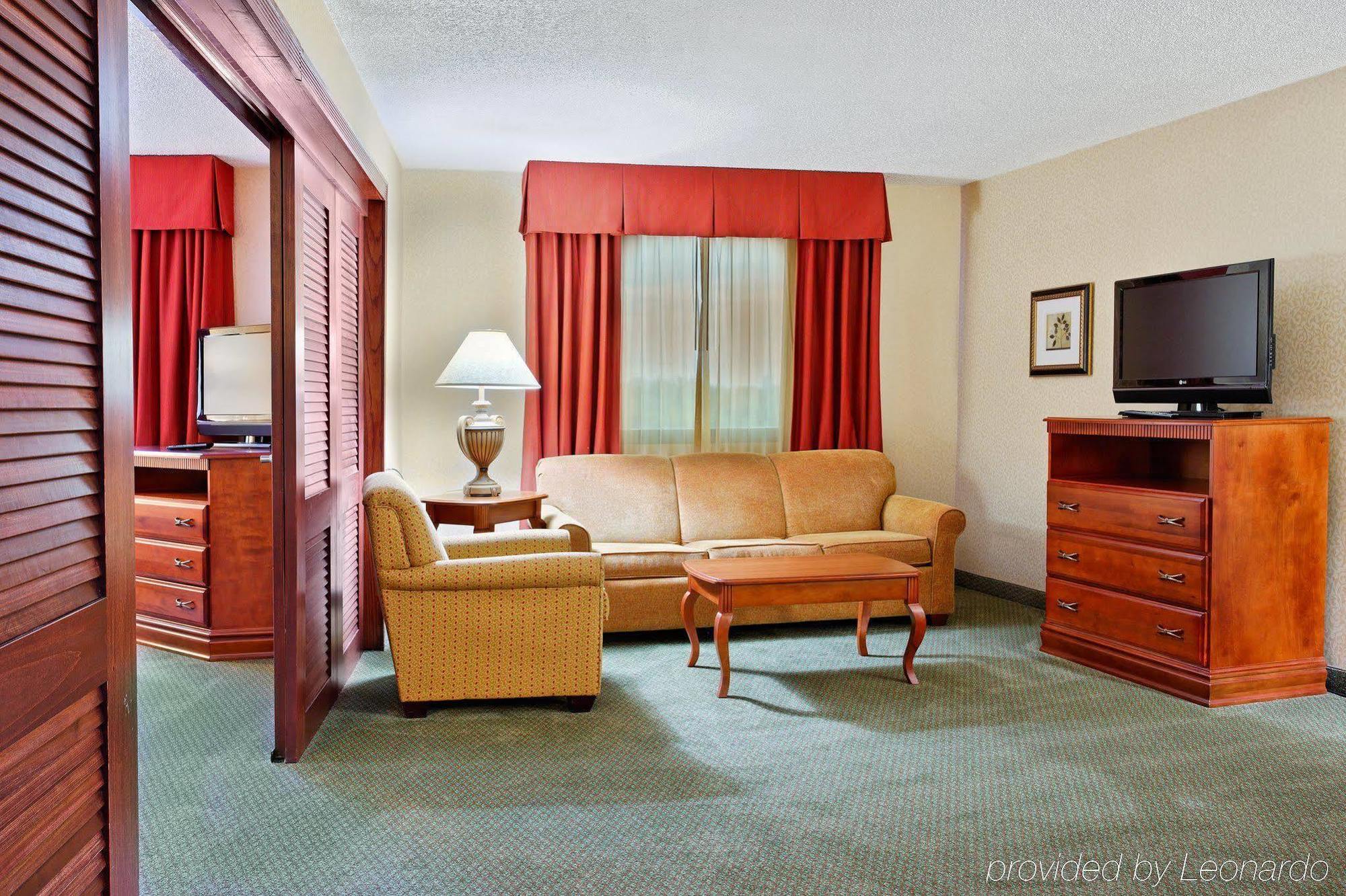 Express Market Center By Ihg