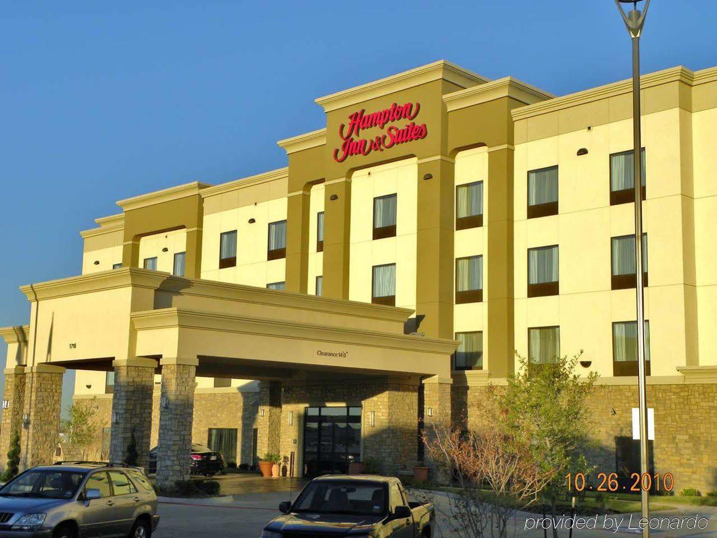 Hotel Hampton & I-30 Cockrell Hill, Tx 3*