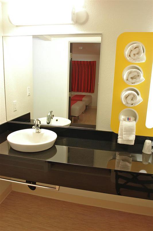 Hotel 6 - Fair Park 2*