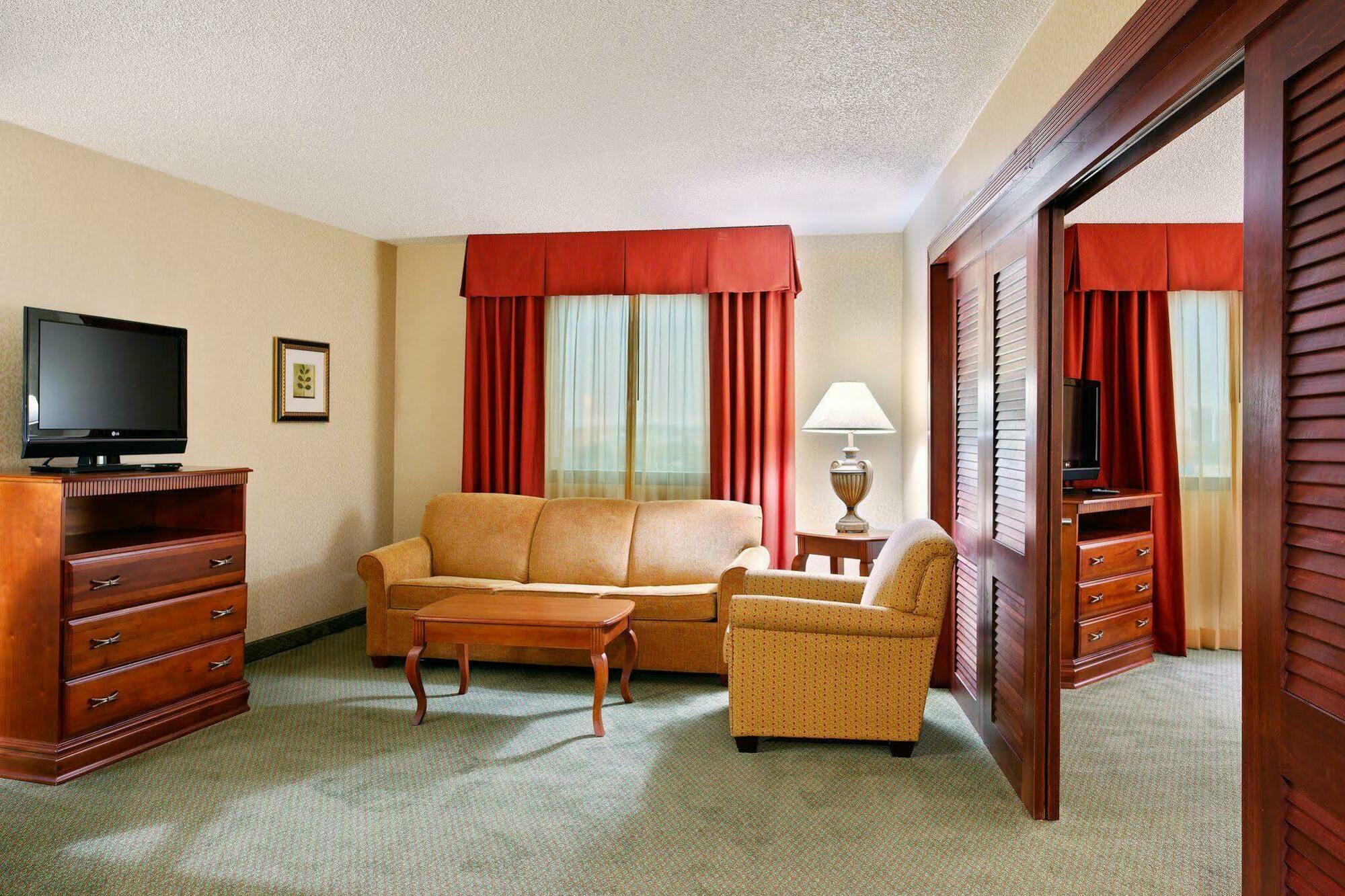 Express Market Center By Ihg Hotel