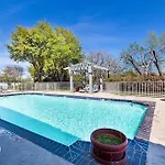 Motel 6 Dallas Market Center