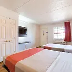 Motel 6 Dallas Market Center