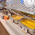 Holiday Inn Express & Suites - Dallas Market Center By Ihg