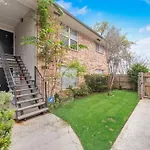 Lovely Updated 2 Bedroom Condo With Pool