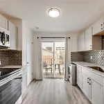 Lovely Updated 2 Bedroom Condo With Pool