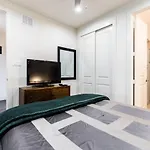 Stunning Townhome Near Uptown
