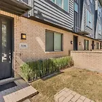 Stunning Townhome Near Uptown