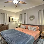 Bright Bungalow G In Dallas With Outdoor Patio!