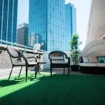 Luxury Penthouse Suite W/ Stunning View & King Bed