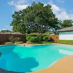 Modern And Spacious Dallas Getaway W Private Pool