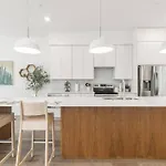 Deluxe 2-Bed Townhome Close To Everything!