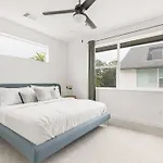 Deluxe 2-Bed Townhome Close To Everything!