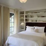 Mr. Nomad: Artistic Abode In Uptown