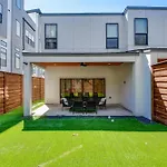 Townhouse Uptown Private Patio