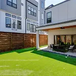 Townhouse Uptown Private Patio