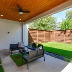 Townhouse Uptown Private Patio