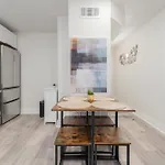 Downtown Modern Cozy Apartment