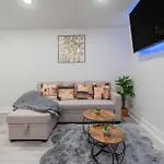 Downtown Modern Cozy Apartment
