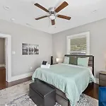 Charming Craftsman Close By Bishop Arts & Downtown