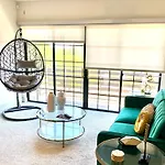 10 Mins From Downtown Dallas