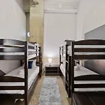 Stunning Downtown Apartment With Pool, Laundry, Parking