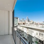 Snazzy Loft Style 2Br I Gym I Parking I Workspace