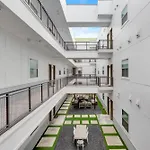 Snazzy Loft Style 2Br I Gym I Parking I Workspace
