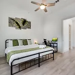 Contemporary 2Br I Gym I Parking I Workspace