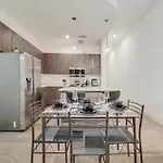 Snappy Loft Style 2Br I Gym I Parking I Workspace