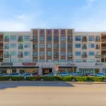 Cs 2428 Modern Suite, Pool, Gym, Parking