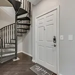 Loft Style 2Br Apt I Dallas City Center I Pool I Gym I Workspace I Pets