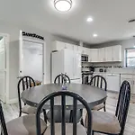 Modern, Roomy, Game Room, Patio, Family Home, Private Parking