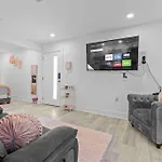 Luxury Pink Suite In Downtown