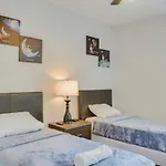 Modern And Comfortable Home Close To Downtown