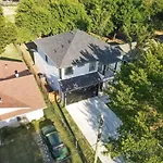 Modern And Comfortable Home Close To Downtown