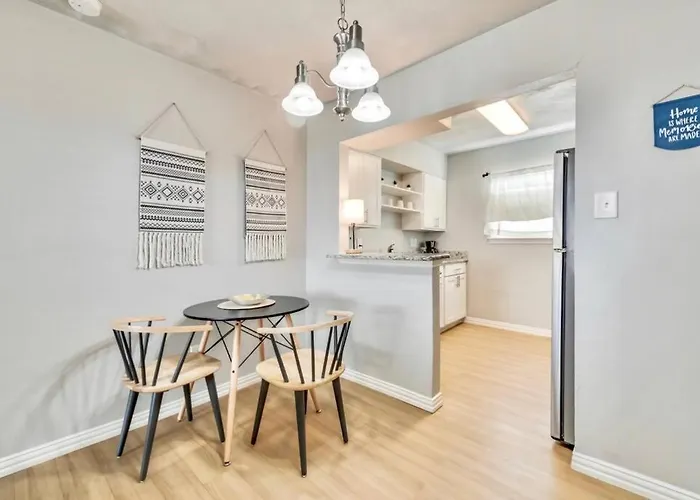 Urban Relaxation 2 Bedroom Apartment