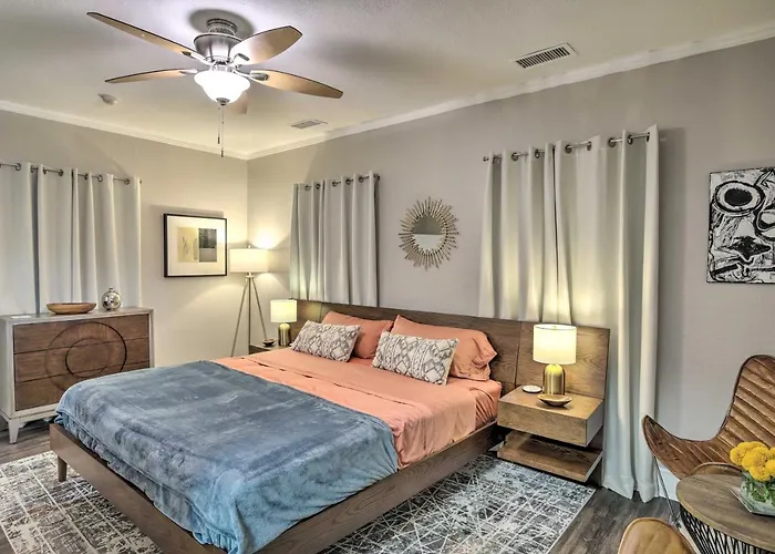 Bright Bungalow G In Dallas With Outdoor Patio!
