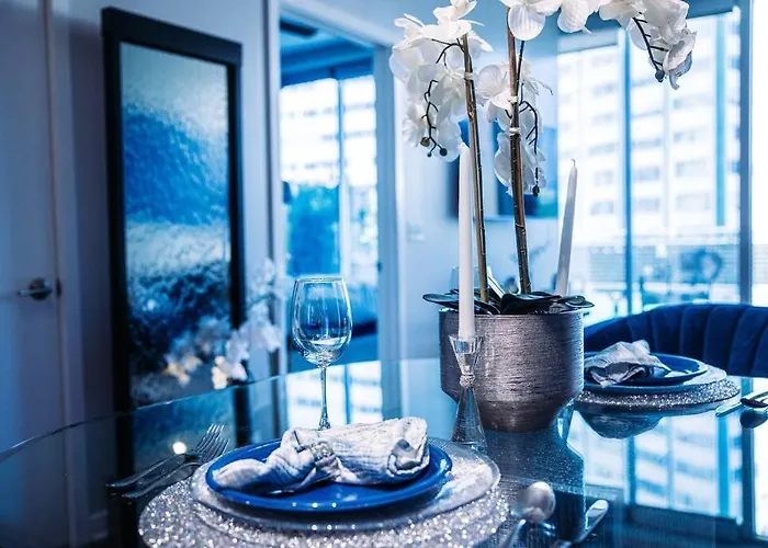 Luxury Penthouse Suite W/ Stunning View & King Bed