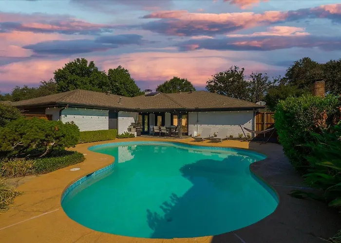 Modern And Spacious Dallas Getaway W Private Pool