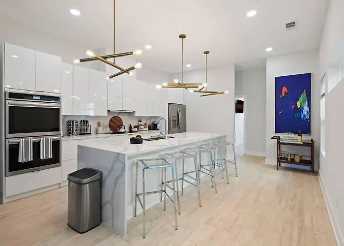 New Luxury 3 Story Townhome In Trinity Groves