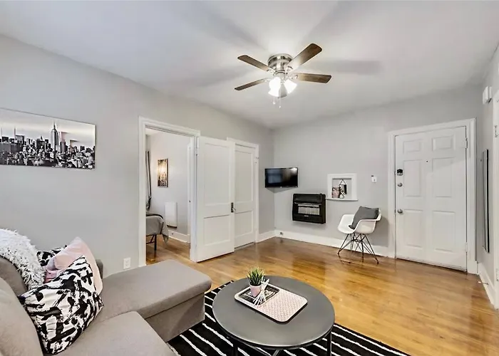 Lower-Greenville Landing Close To Everything