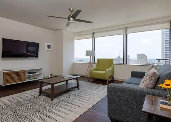 16Th Fl Bold Cozysuites With Pool, Gym #3