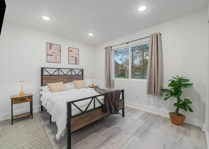 Downtown Modern Cozy Apartment