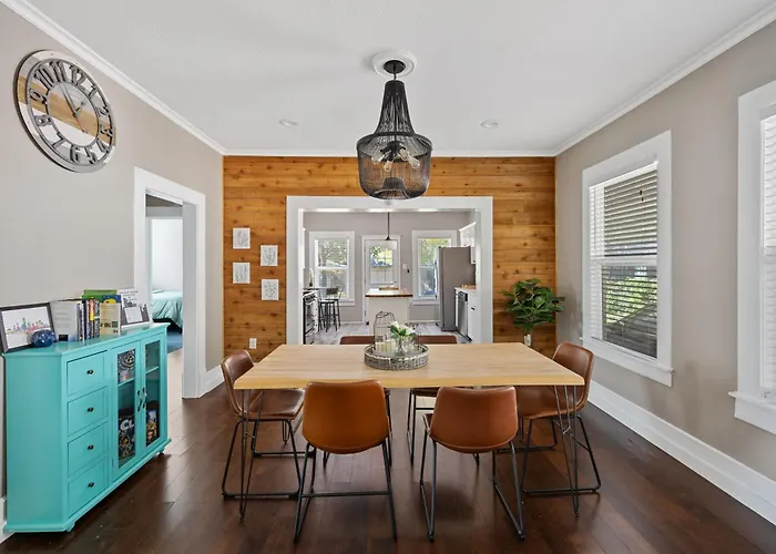 Charming Craftsman Close By Bishop Arts & Downtown