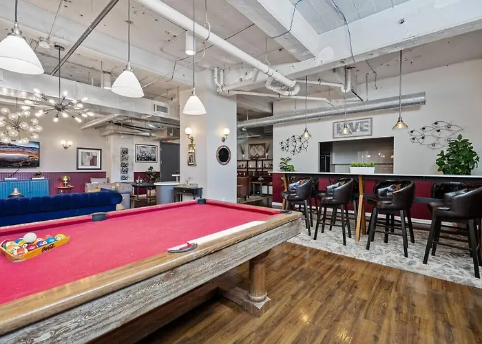 Stunning Downtown Apartment With Pool, Laundry, Parking